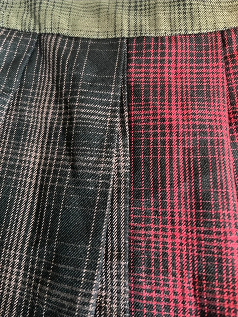 Two-Tone Plaid Pleated Mini Skirt - Red and Black